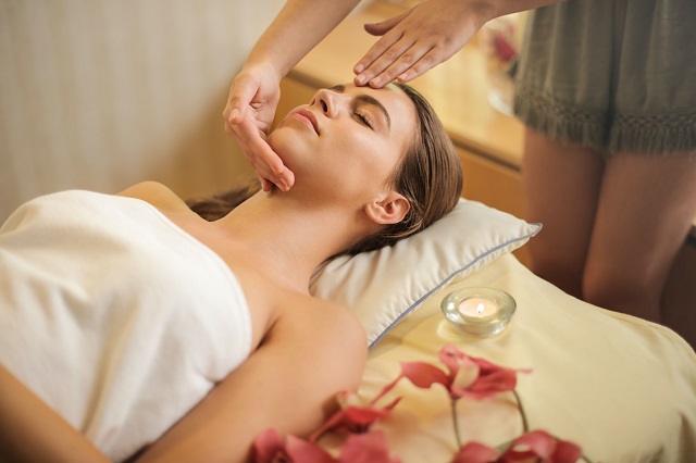 Da chạm da Kỹ thuật trị liệu đơn giản mà vô cùng hiệu quả Da chạm da Kỹ thuật trị liệu đơn giản mà vô cùng hiệu quả