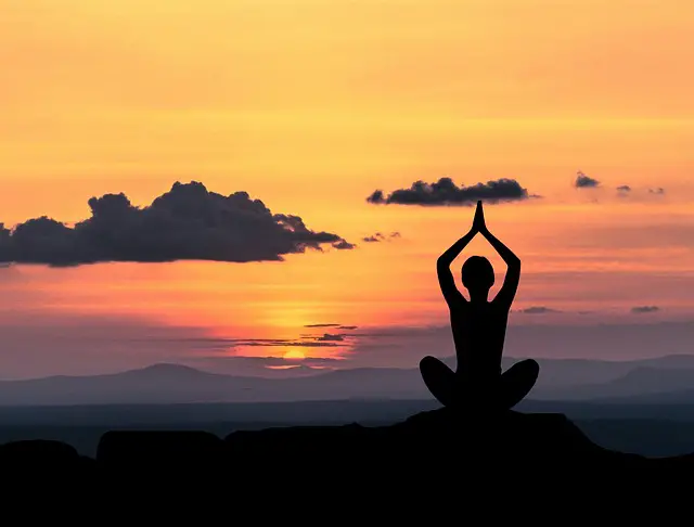 Yoga Trị Liệu - Cân Bằng Sức Khỏe Tinh Thần Và Thể Chất