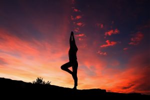 Yoga Trị Liệu Cổ Vai Gáy: Bí Quyết Giảm Đau Tại Nhà; yoga tri lieu co vai gay bi quyet giam dau tai nha; 