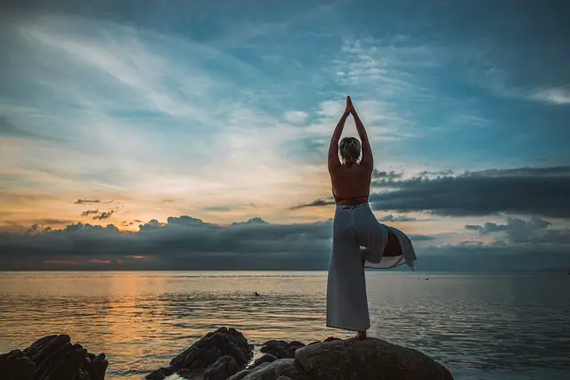 Yoga trị liệu là gì? Lợi ích và lưu ý cần biết